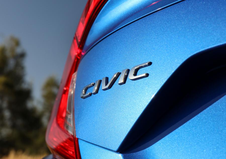 Логотип Honda Civic VTi-L Sedan (FC) 2019 года  (AU) (фото 29 из 37)